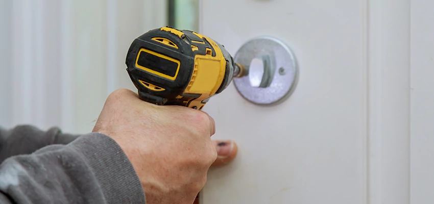 Street Locksmith For Smart Lock Repair in Downey, CA
